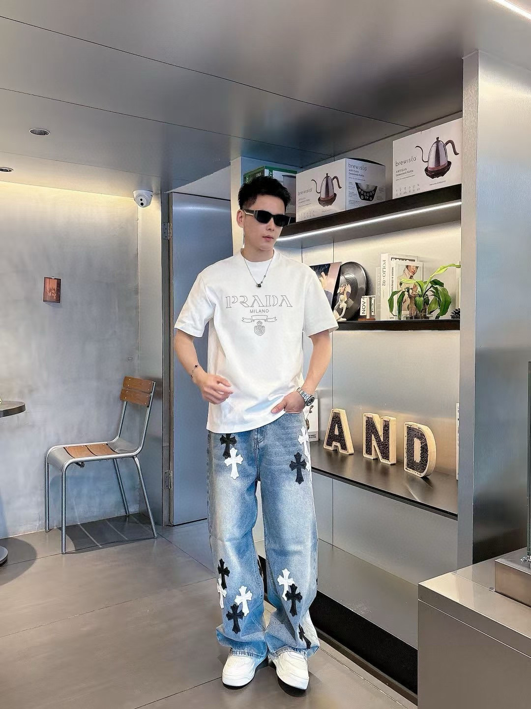 普拉达短袖系列季度：2025春夏颜色：黑色 白色 铁灰色 杏色尺码: m-3XL版型：微阔版型克重：23