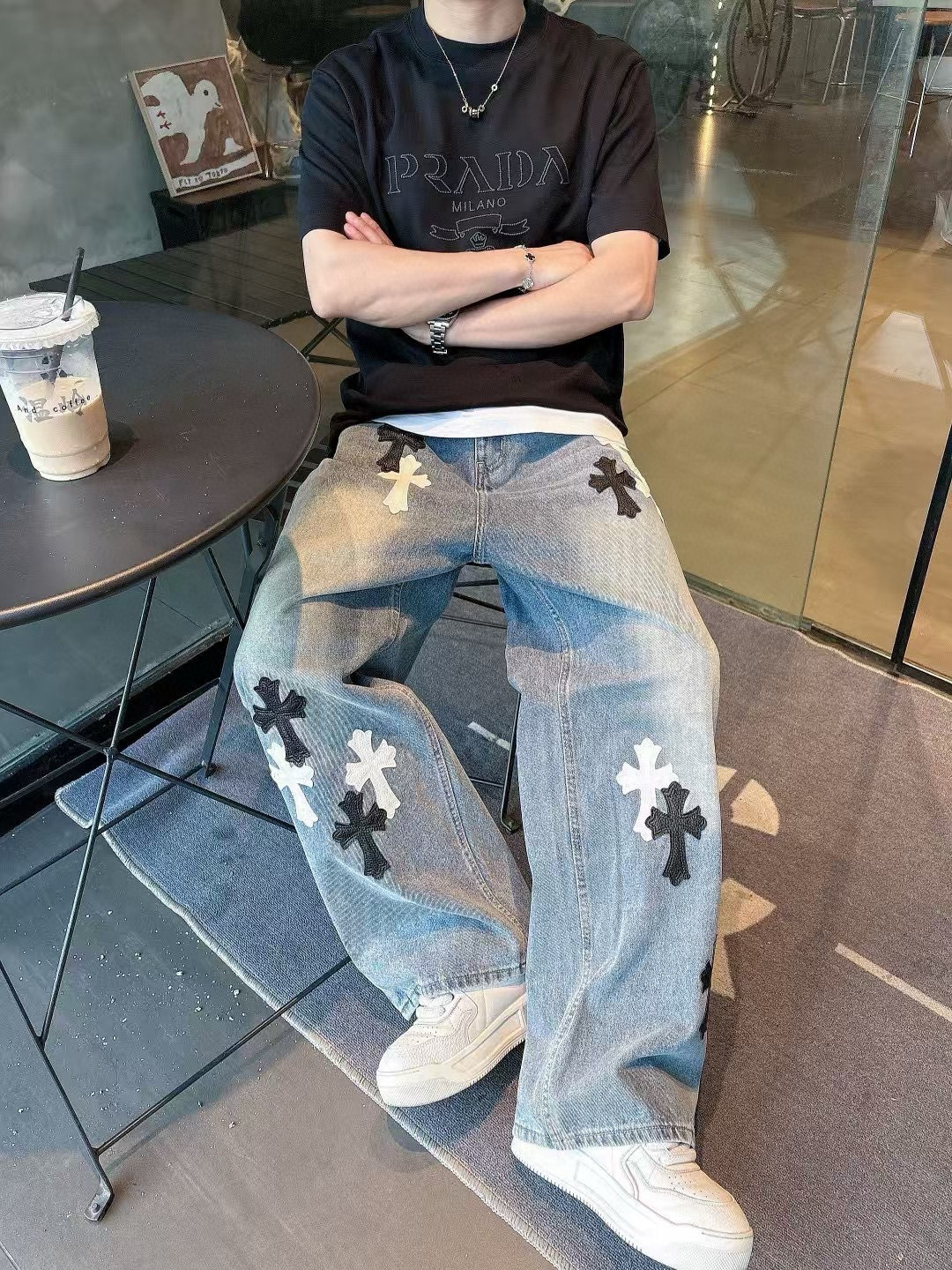 普拉达短袖系列季度：2025春夏颜色：黑色 白色 铁灰色 杏色尺码: m-3XL版型：微阔版型克重：23