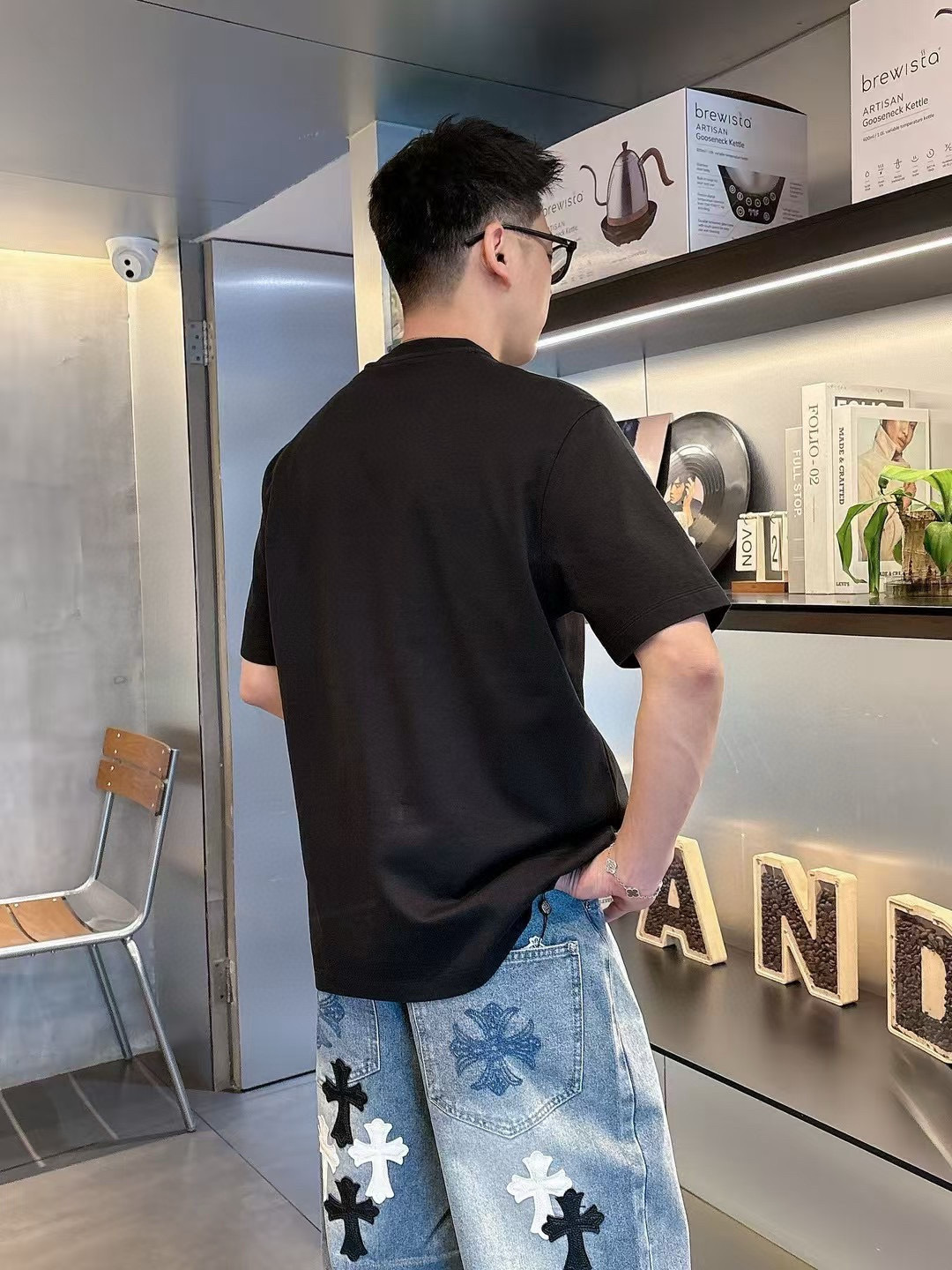 普拉达短袖系列季度：2025春夏颜色：黑色 白色 铁灰色 杏色尺码: m-3XL版型：微阔版型克重：23