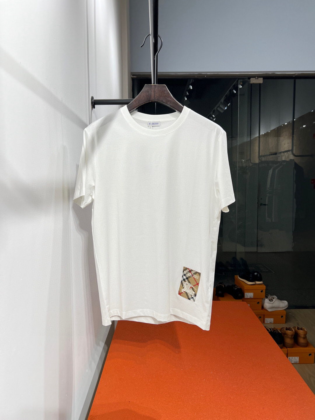 【25春夏新款，男女同款】bur...2025新款设计BUR新款字母短袖T恤。。柜台尝鲜款~~ 又再来袭