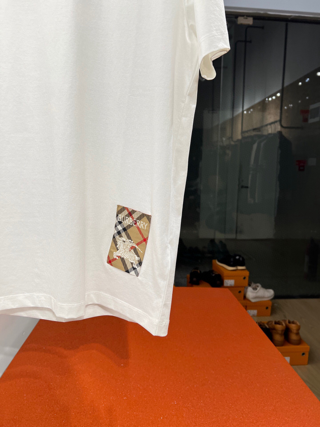 【25春夏新款，男女同款】bur...2025新款设计BUR新款字母短袖T恤。。柜台尝鲜款~~ 又再来袭