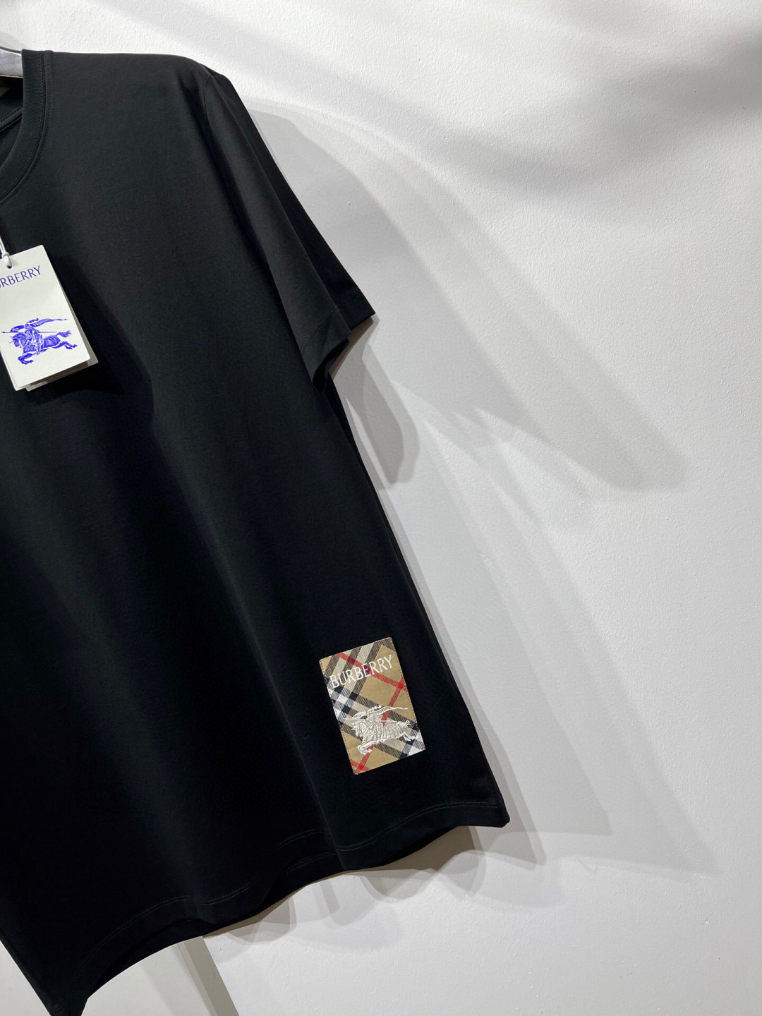 【25春夏新款，男女同款】bur...2025新款设计BUR新款字母短袖T恤。。柜台尝鲜款~~ 又再来袭