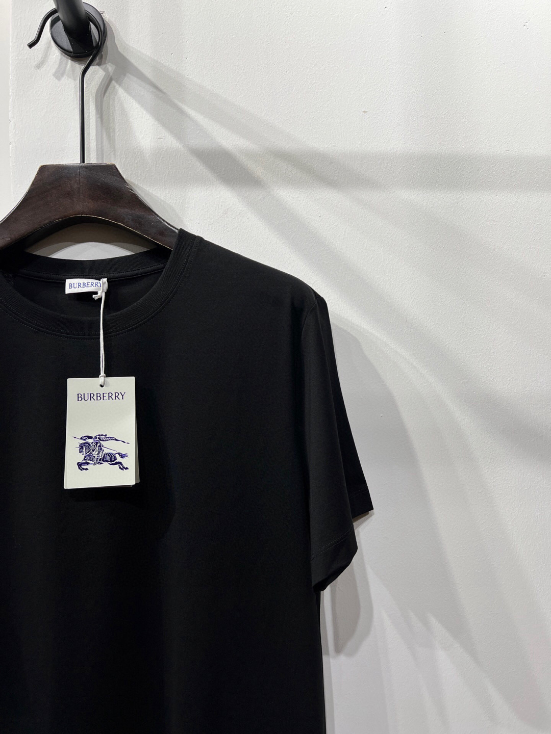 【25春夏新款，男女同款】bur...2025新款设计BUR新款字母短袖T恤。。柜台尝鲜款~~ 又再来袭