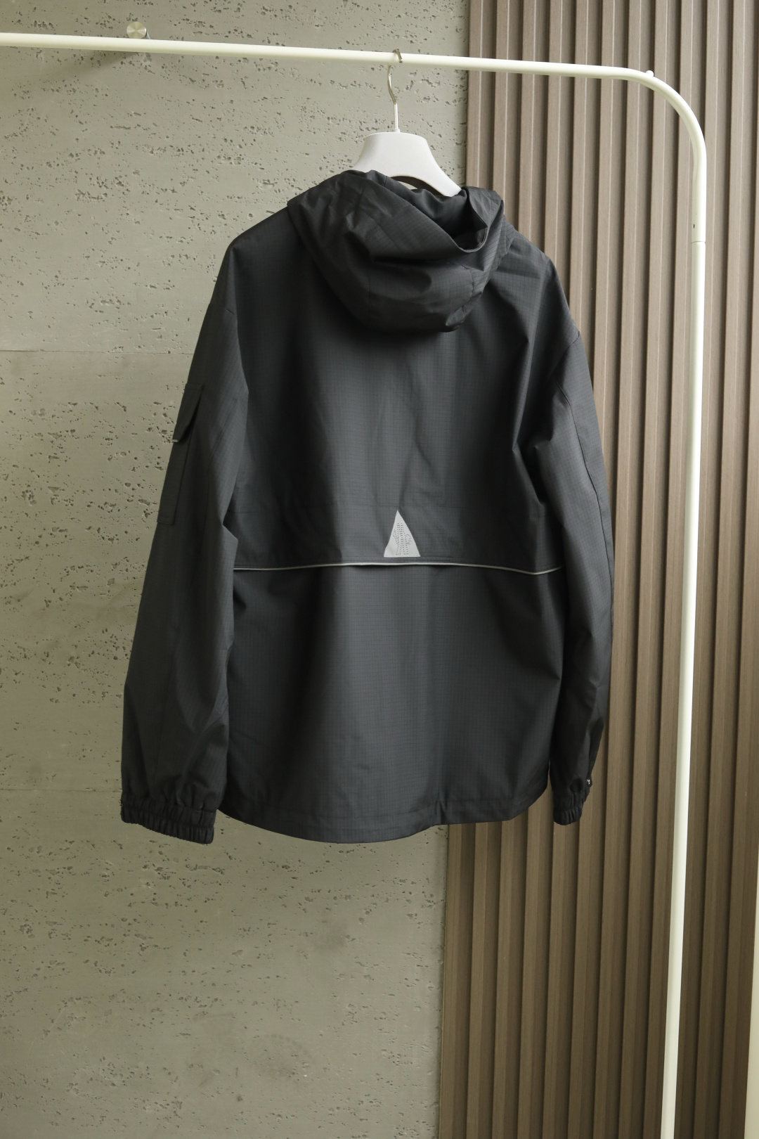 Mo*ncler 蒙口 25年秋季新款夹克定制面料采用格纹面布，整体视觉效果非常突出，穿着柔软舒适颜色：