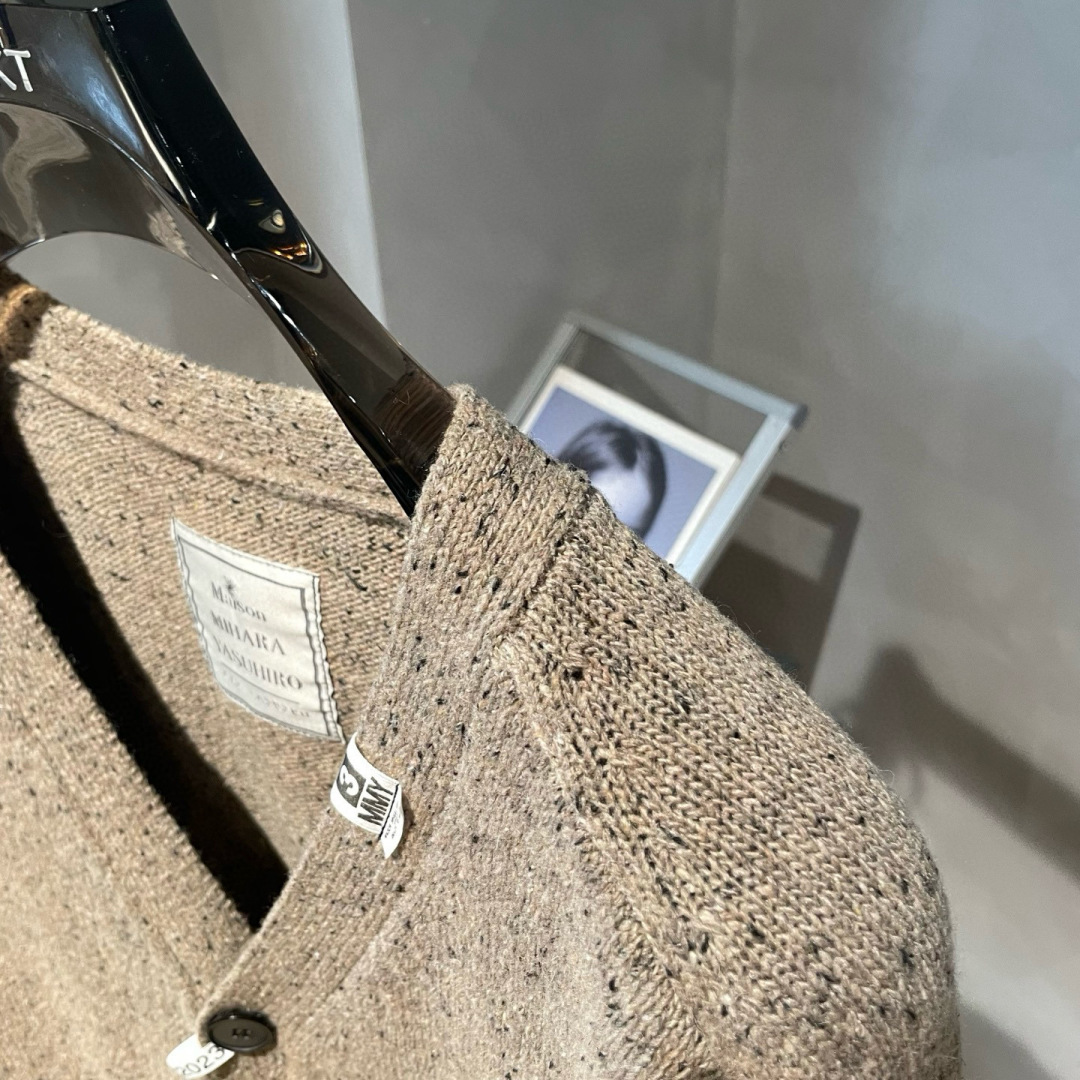 YMM🌟秋冬新款开衫羊毛衣🆕采用优质面料，超级柔软亲肤！内里走线工整细致，高端百搭款，品质可见！码数：S