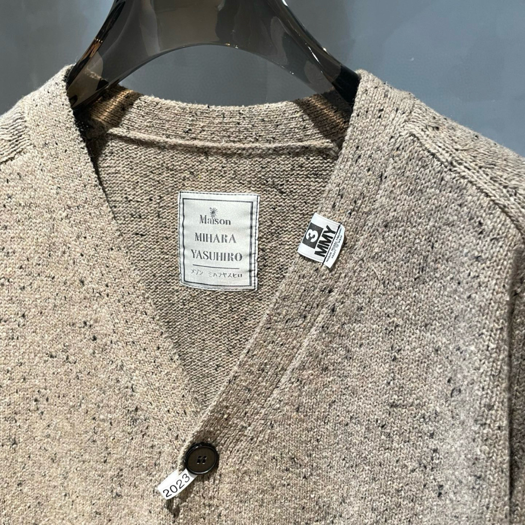 YMM🌟秋冬新款开衫羊毛衣🆕采用优质面料，超级柔软亲肤！内里走线工整细致，高端百搭款，品质可见！码数：S