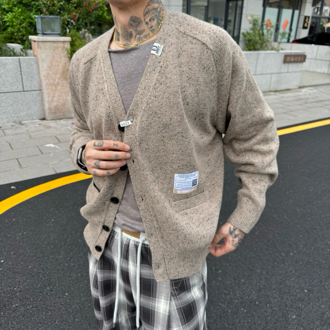 YMM🌟秋冬新款开衫羊毛衣🆕采用优质面料，超级柔软亲肤！内里走线工整细致，高端百搭款，品质可见！码数：S