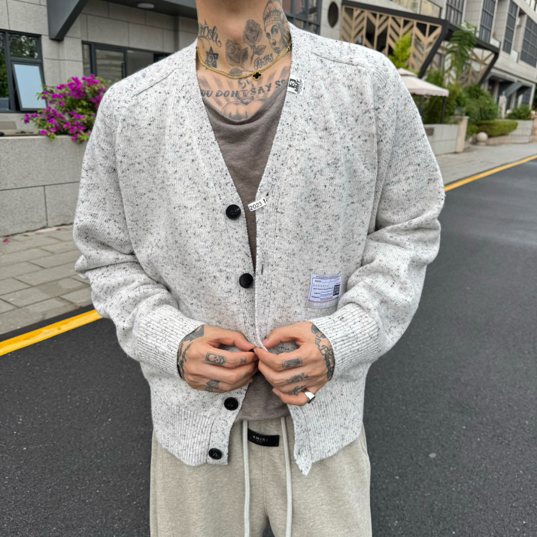 YMM🌟秋冬新款开衫羊毛衣🆕采用优质面料，超级柔软亲肤！内里走线工整细致，高端百搭款，品质可见！码数：S