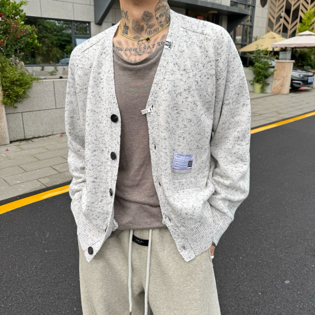 YMM🌟秋冬新款开衫羊毛衣🆕采用优质面料，超级柔软亲肤！内里走线工整细致，高端百搭款，品质可见！码数：S