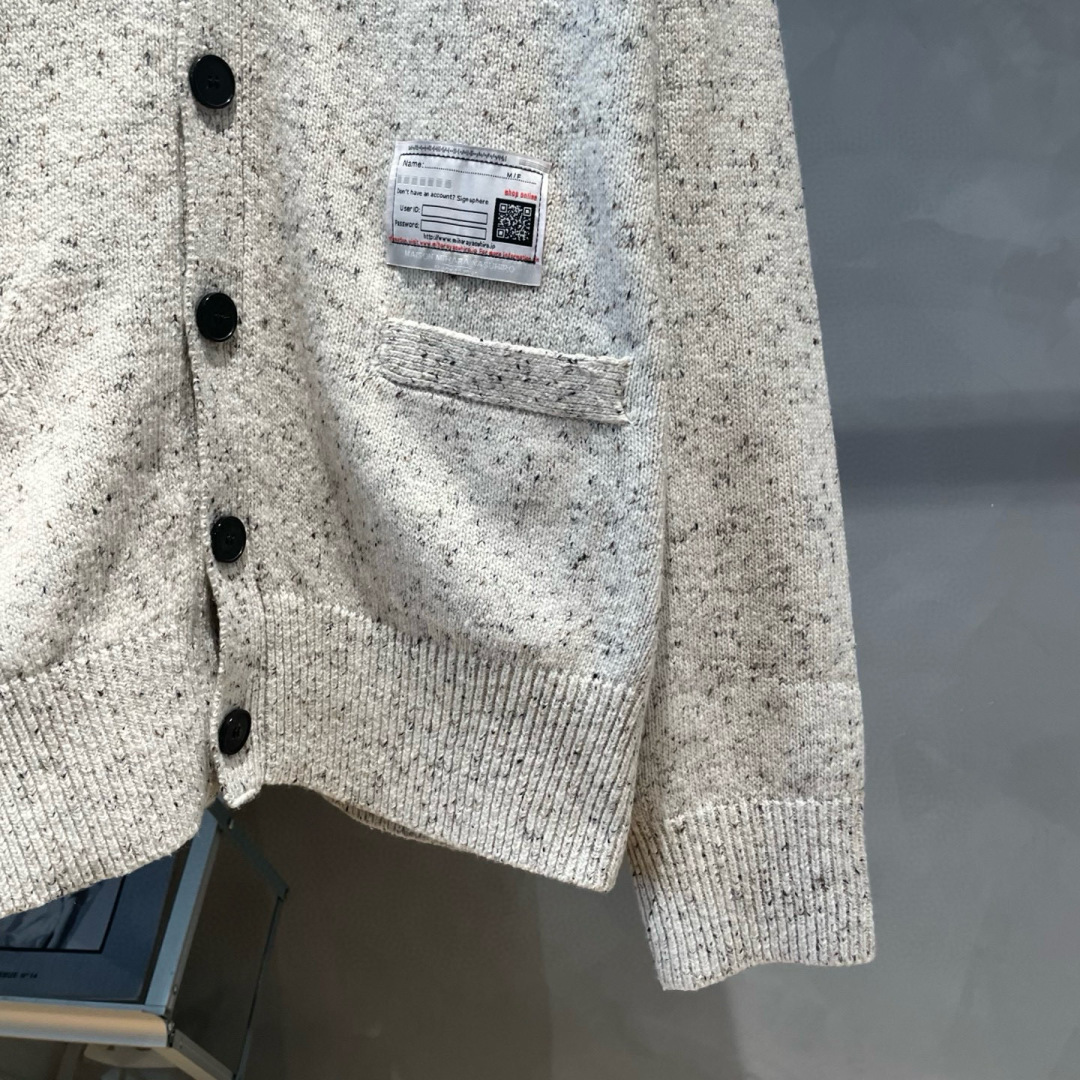 YMM🌟秋冬新款开衫羊毛衣🆕采用优质面料，超级柔软亲肤！内里走线工整细致，高端百搭款，品质可见！码数：S