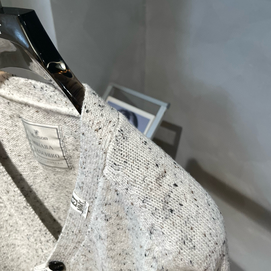 YMM🌟秋冬新款开衫羊毛衣🆕采用优质面料，超级柔软亲肤！内里走线工整细致，高端百搭款，品质可见！码数：S