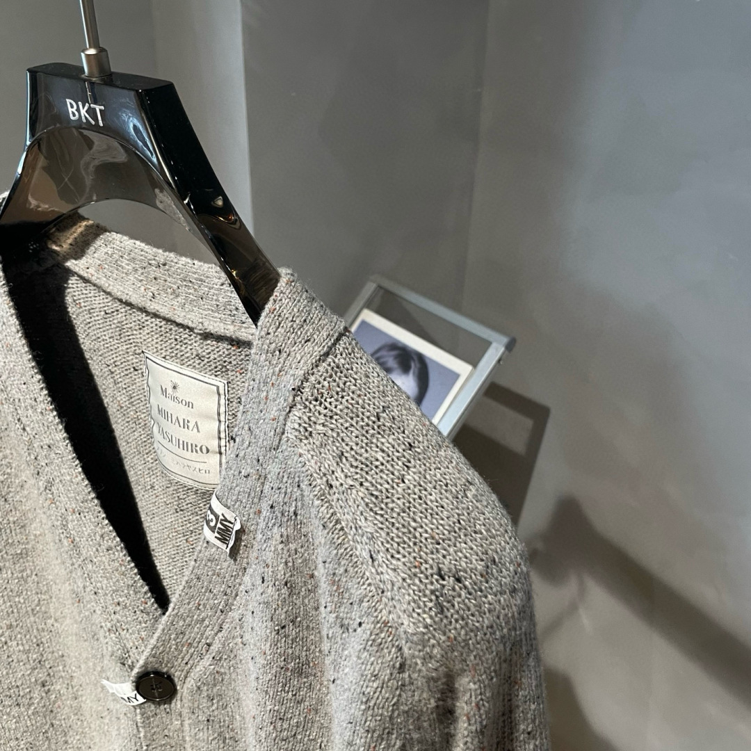 YMM🌟秋冬新款开衫羊毛衣🆕采用优质面料，超级柔软亲肤！内里走线工整细致，高端百搭款，品质可见！码数：S