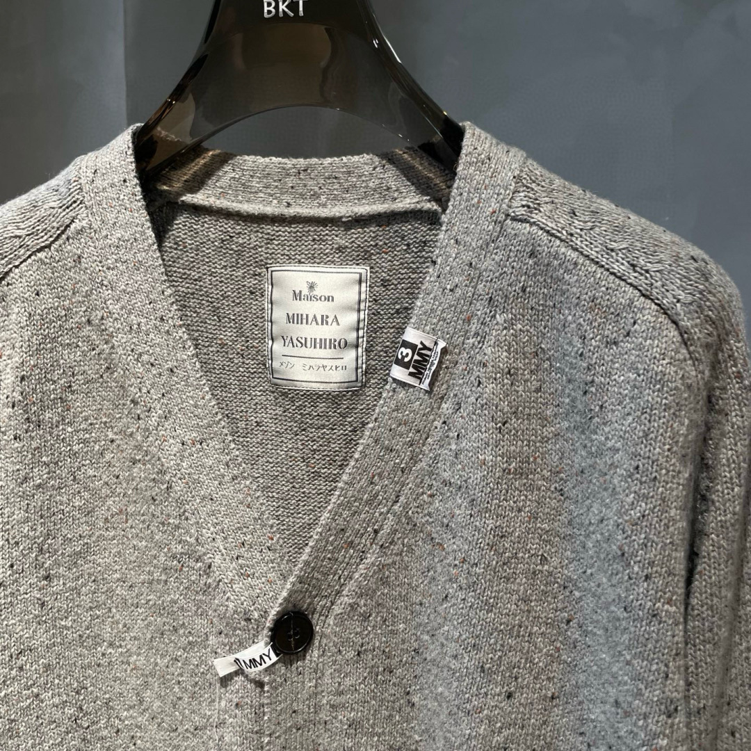 YMM🌟秋冬新款开衫羊毛衣🆕采用优质面料，超级柔软亲肤！内里走线工整细致，高端百搭款，品质可见！码数：S