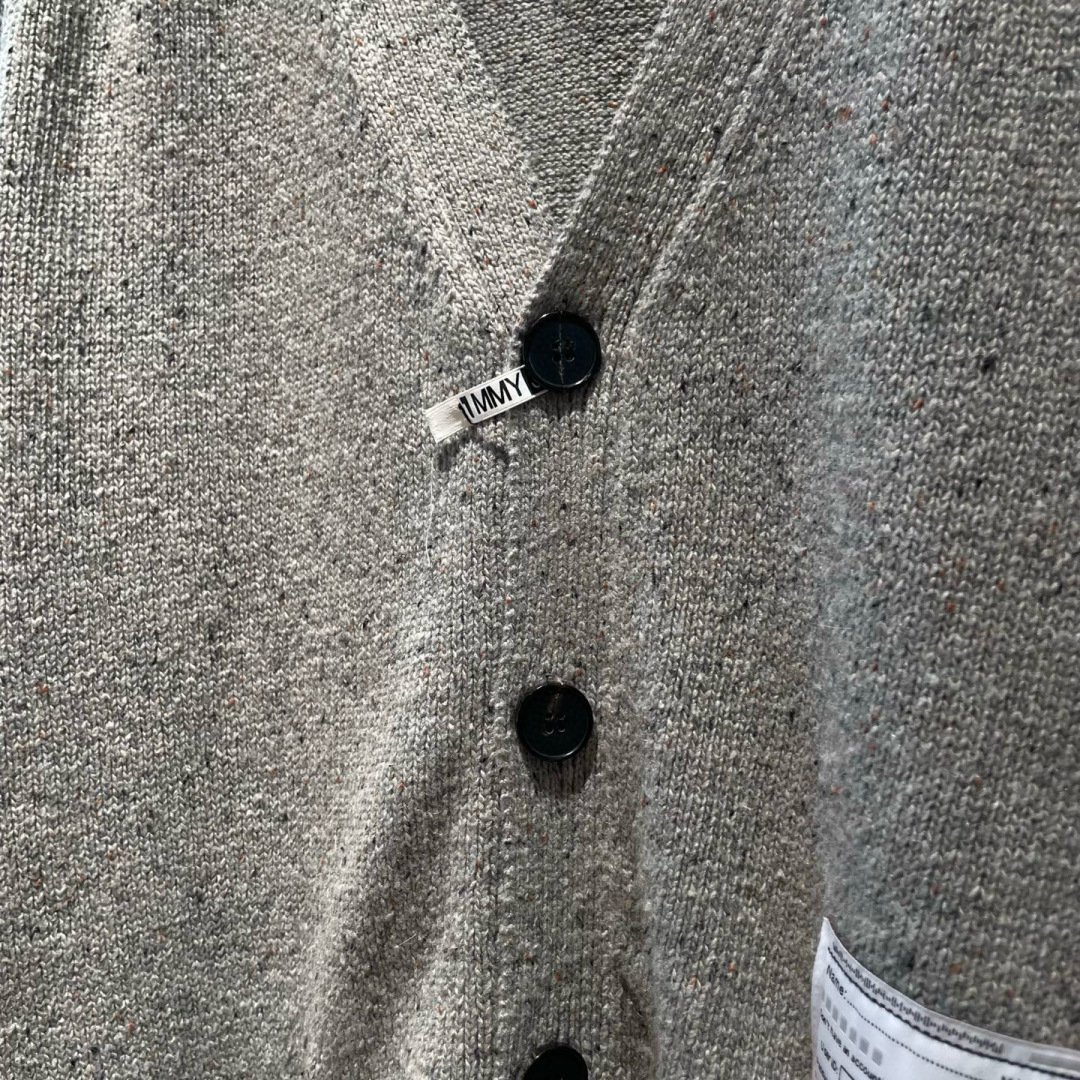 YMM🌟秋冬新款开衫羊毛衣🆕采用优质面料，超级柔软亲肤！内里走线工整细致，高端百搭款，品质可见！码数：S