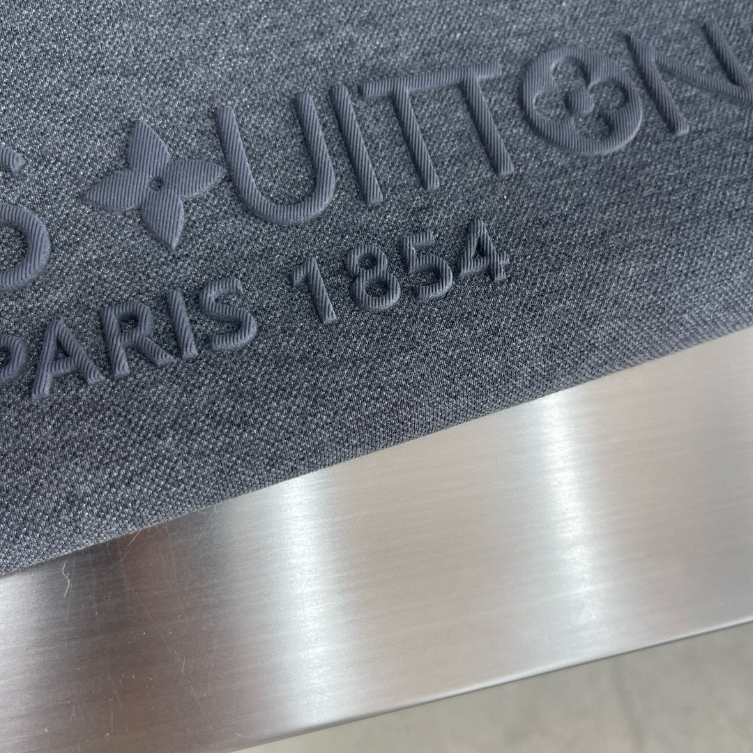 驴牌 2025秋冬卫衣系列尺码: m-3XL版型：常规卫衣版型克重：380克重成份：珠地空气层面料 纹路