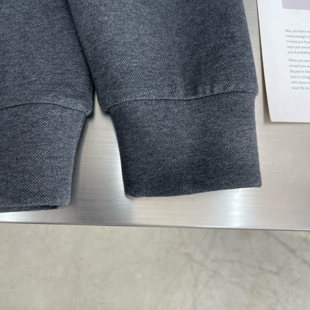 驴牌 2025秋冬卫衣系列尺码: m-3XL版型：常规卫衣版型克重：380克重成份：珠地空气层面料 纹路