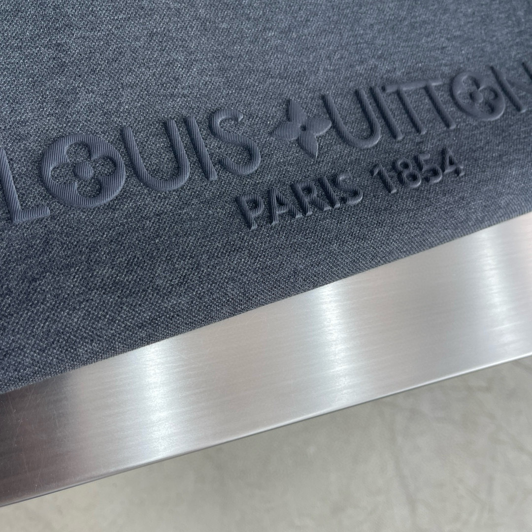 驴牌 2025秋冬卫衣系列尺码: m-3XL版型：常规卫衣版型克重：380克重成份：珠地空气层面料 纹路