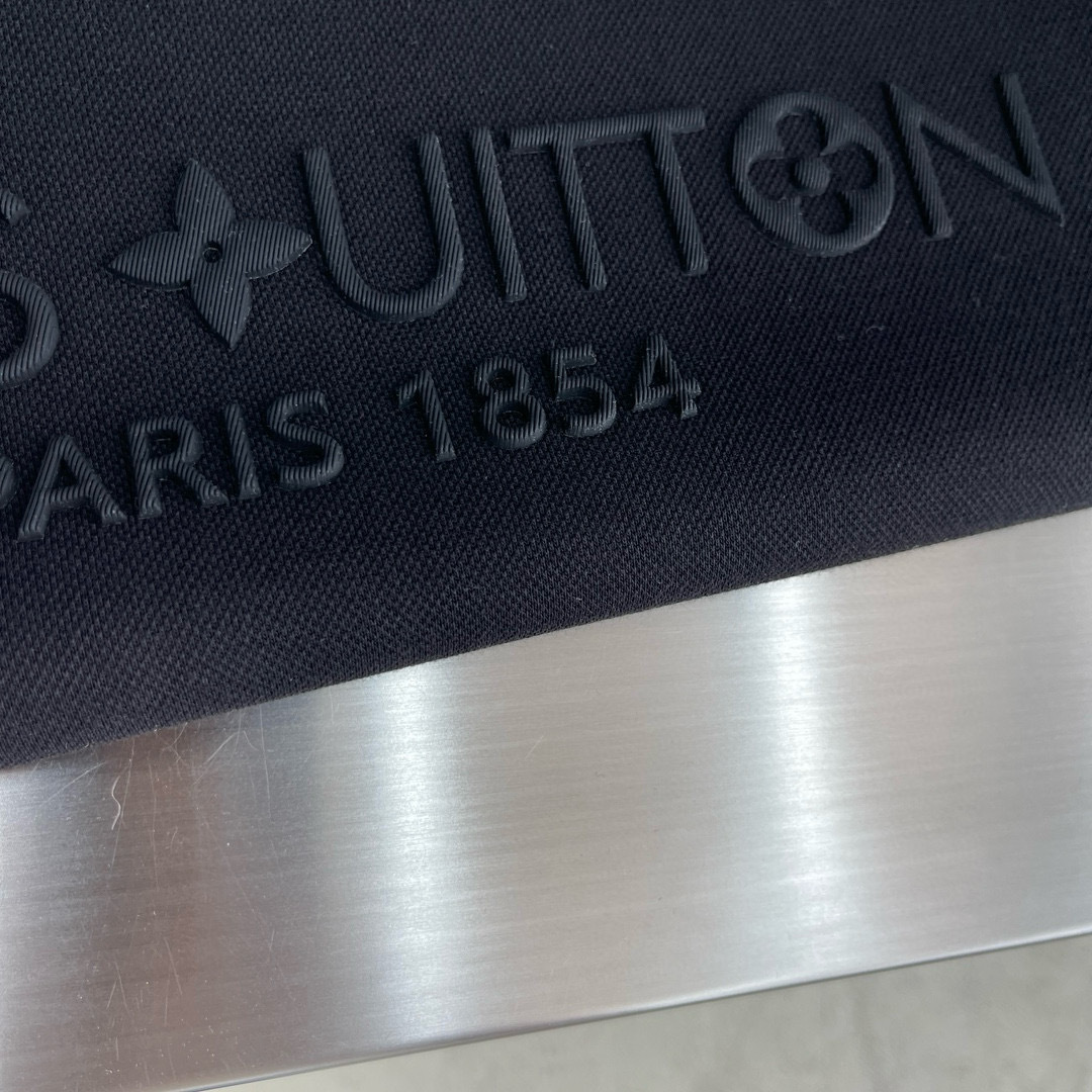 驴牌 2025秋冬卫衣系列尺码: m-3XL版型：常规卫衣版型克重：380克重成份：珠地空气层面料 纹路