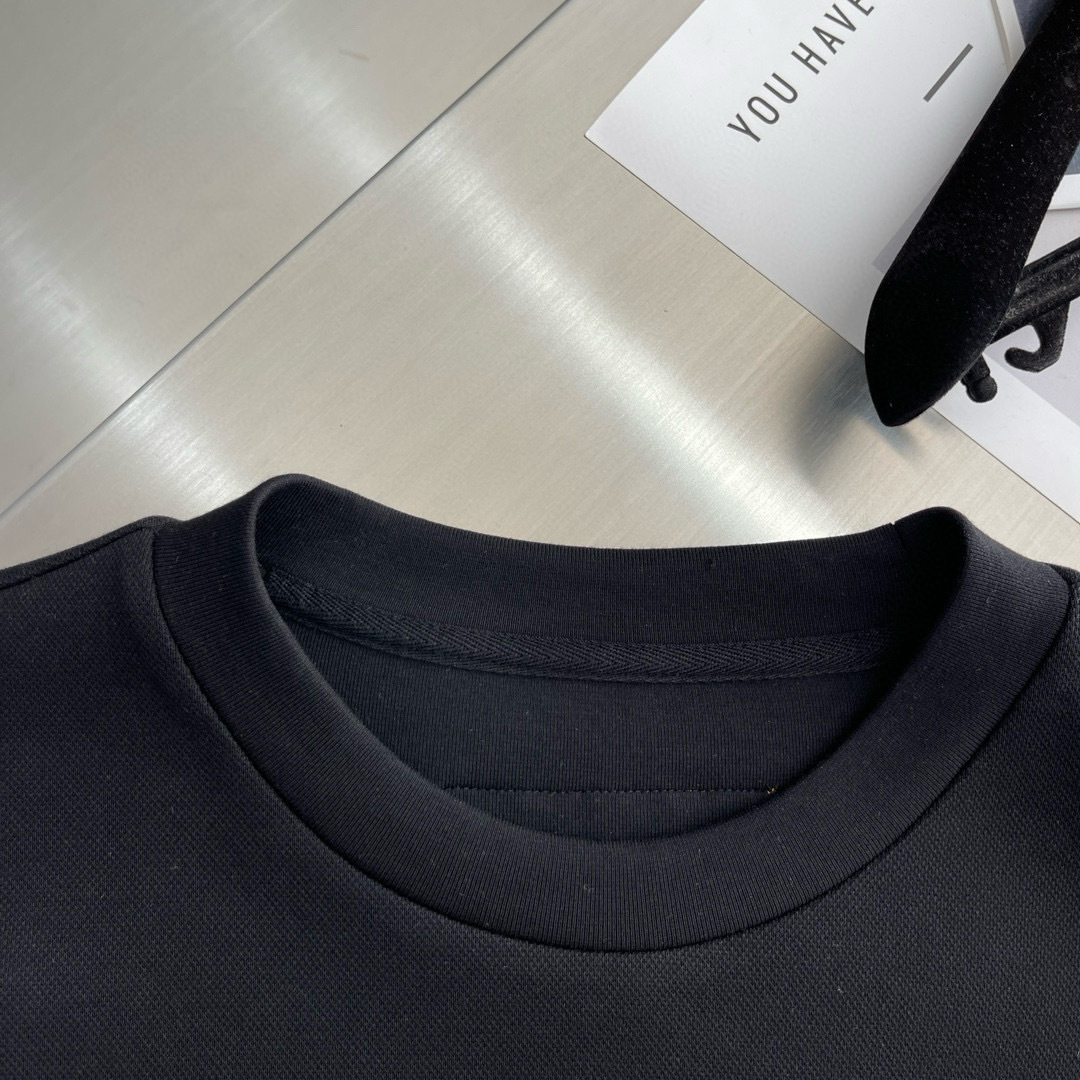 驴牌 2025秋冬卫衣系列尺码: m-3XL版型：常规卫衣版型克重：380克重成份：珠地空气层面料 纹路