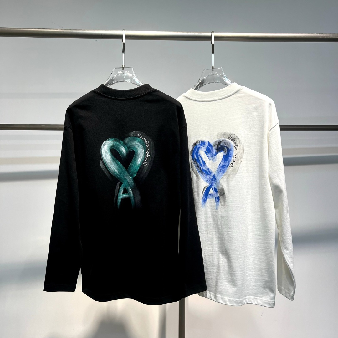 25新款长袖阔版T恤颜色：黑，白尺码：S-XL