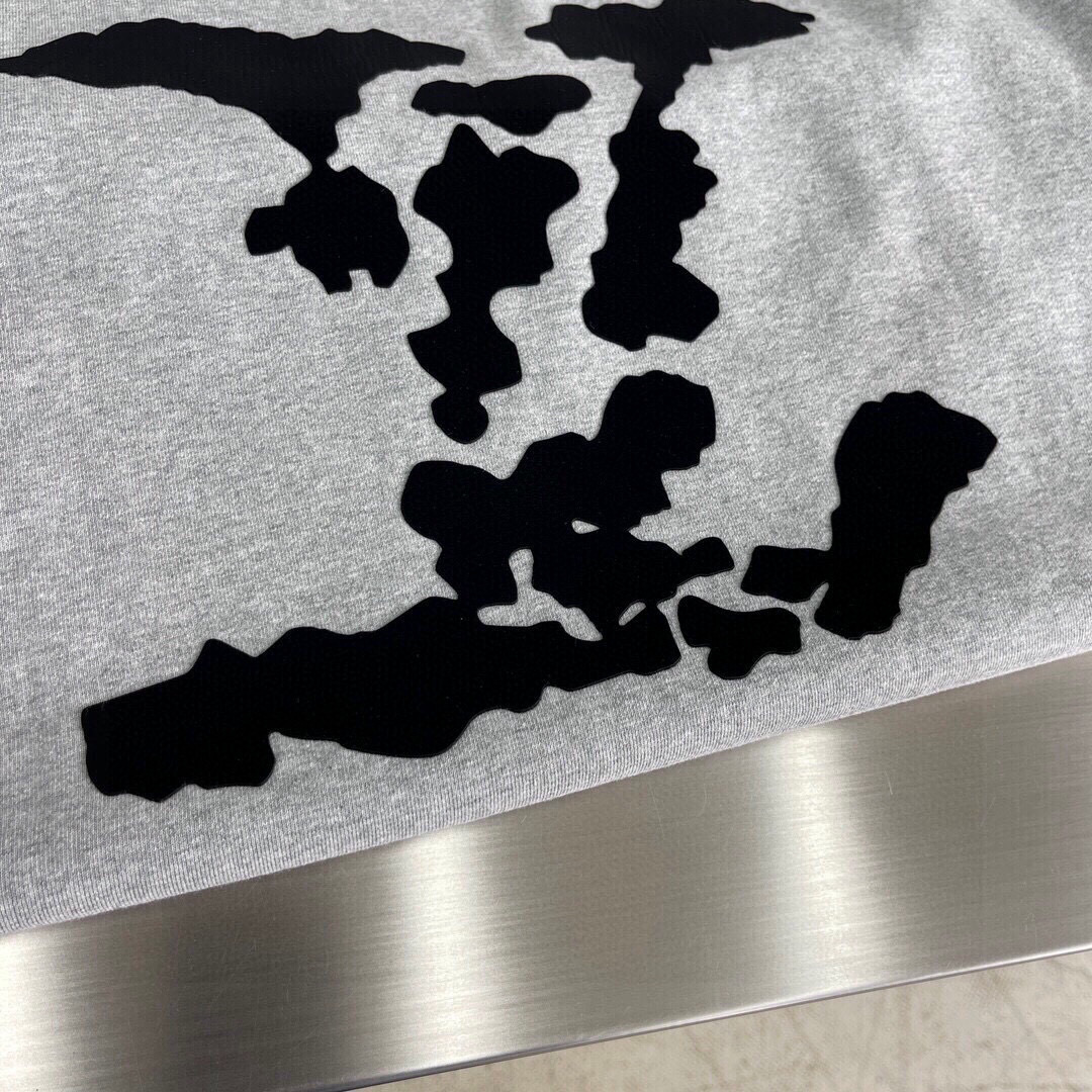 驴牌，新款连帽卫衣，面料采用顶级原版精梳棉面料，胶印logo工艺，顶级的做工，高端品质。尺码: S-XL