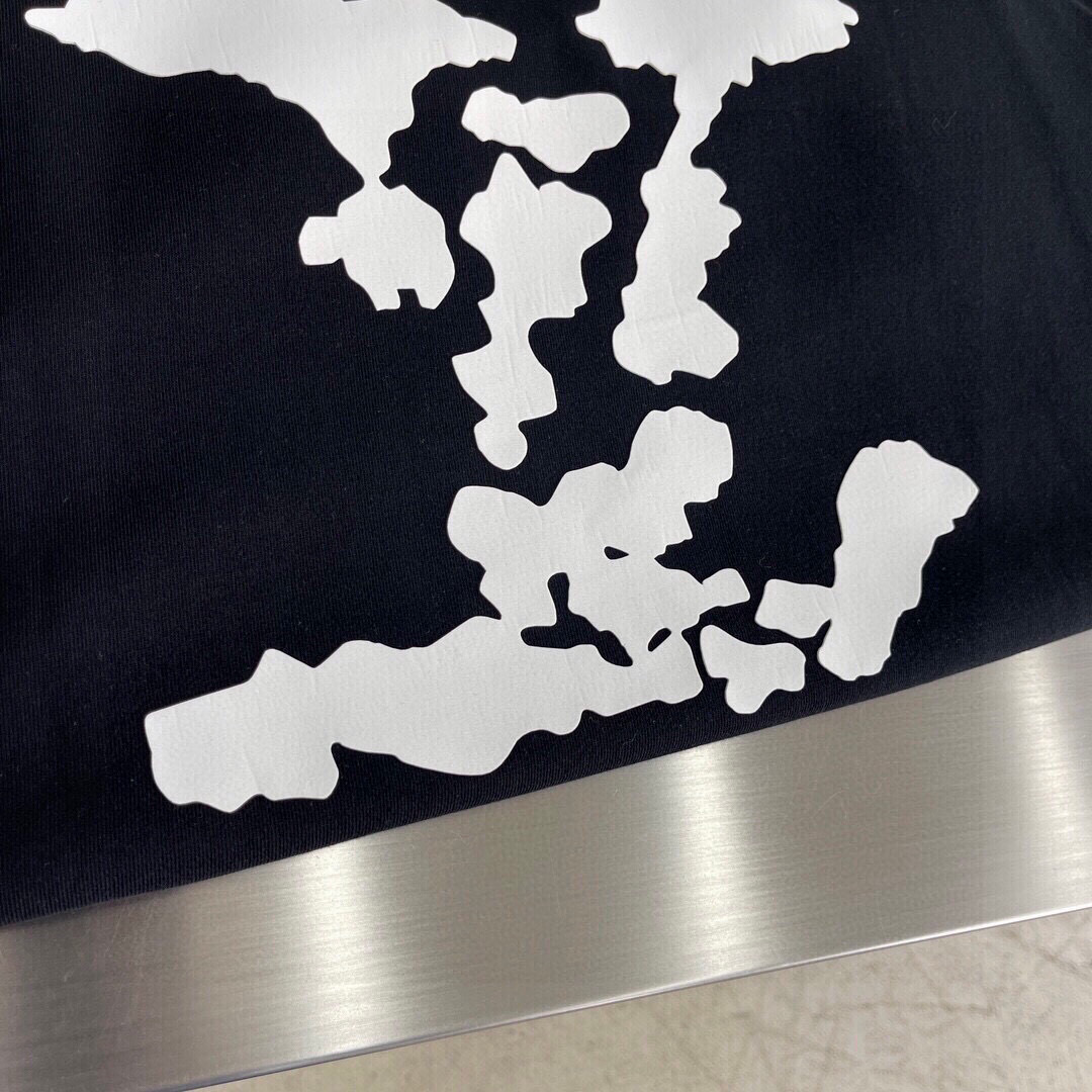 驴牌，新款连帽卫衣，面料采用顶级原版精梳棉面料，胶印logo工艺，顶级的做工，高端品质。尺码: S-XL