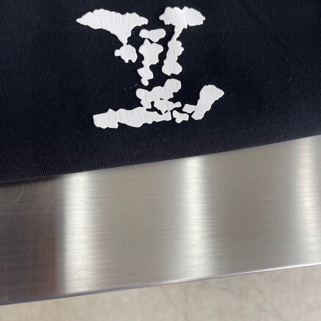 驴牌，新款连帽卫衣，面料采用顶级原版精梳棉面料，胶印logo工艺，顶级的做工，高端品质。尺码: S-XL