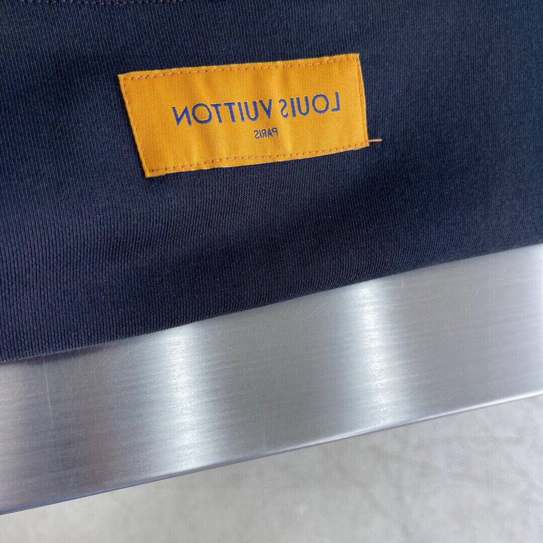 驴牌，新款连帽卫衣，面料采用顶级原版精梳棉面料，胶印logo工艺，顶级的做工，高端品质。尺码: S-XL