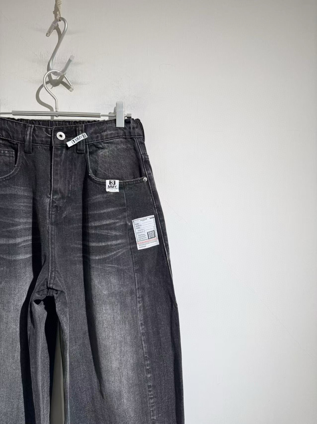 超帅双侧弧度设计牛仔，25款秋冬超好看的极简弹力腰头直筒牛仔裤，mmy三原康裕采用优质牛仔面料打造，别具
