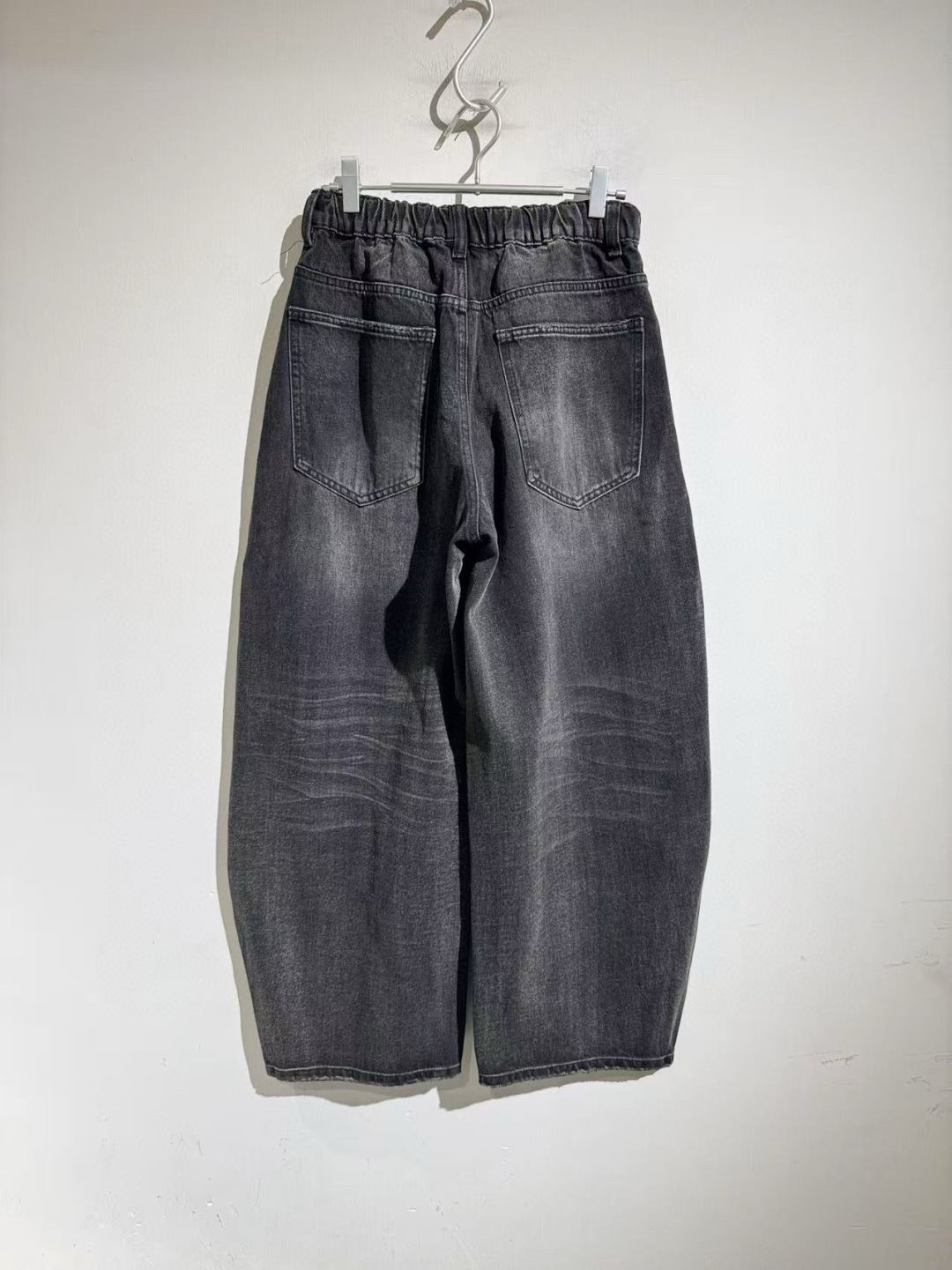 超帅双侧弧度设计牛仔，25款秋冬超好看的极简弹力腰头直筒牛仔裤，mmy三原康裕采用优质牛仔面料打造，别具