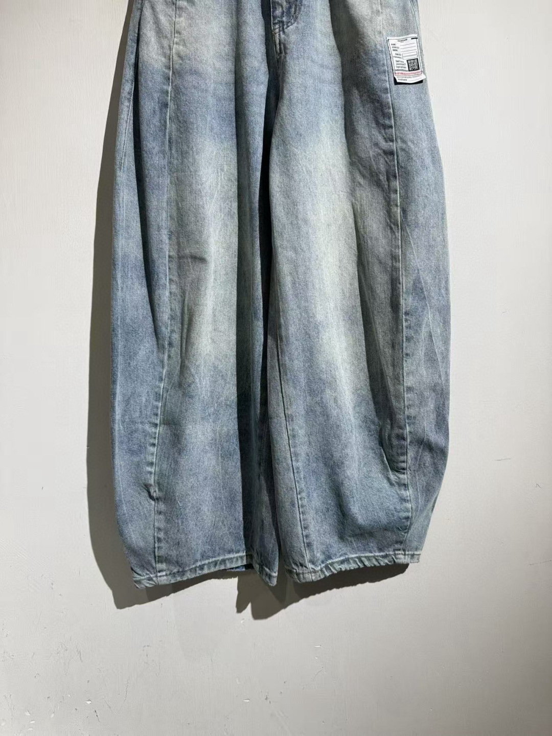 超帅双侧弧度设计牛仔，25款秋冬超好看的极简弹力腰头直筒牛仔裤，mmy三原康裕采用优质牛仔面料打造，别具