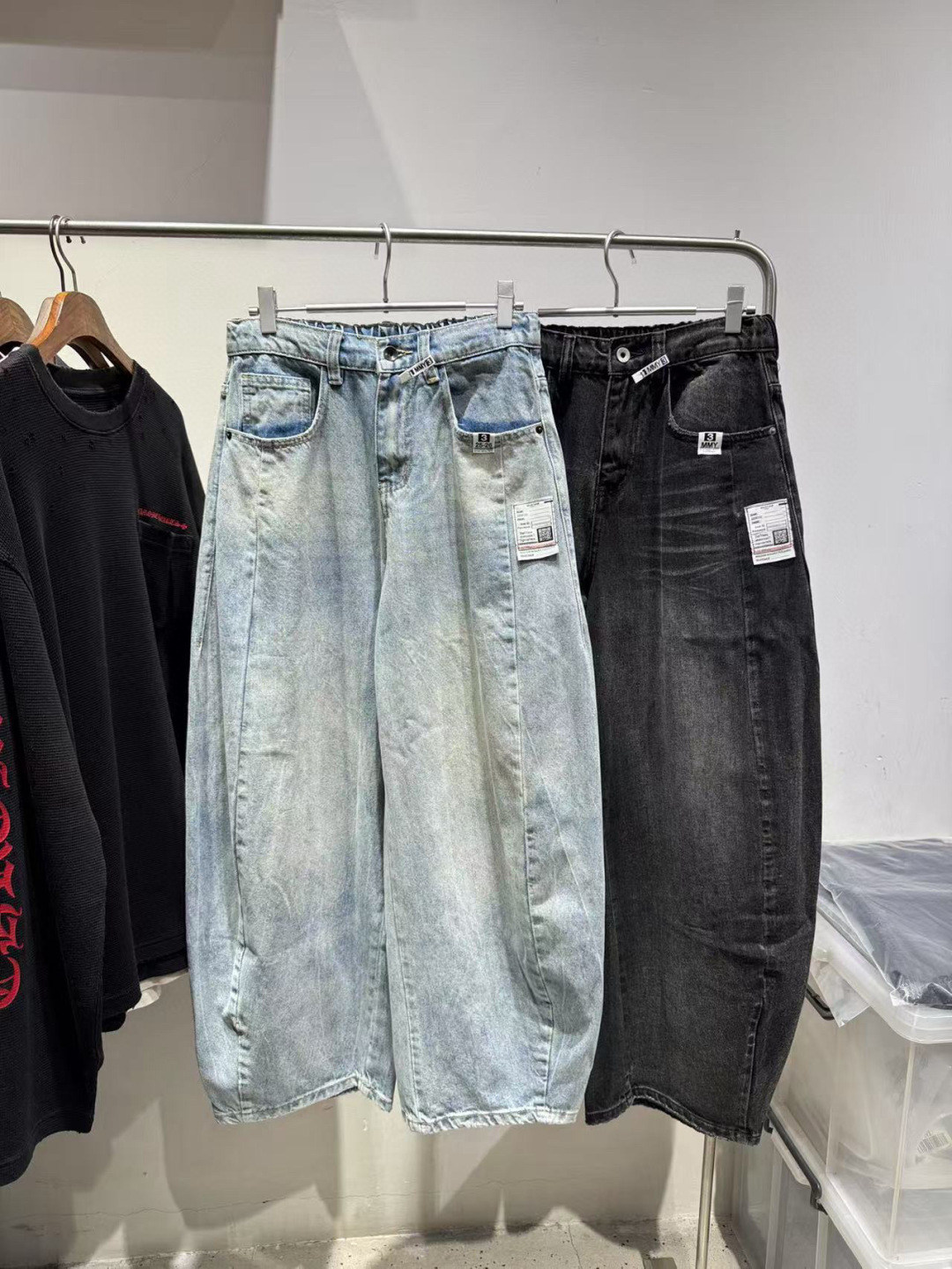 超帅双侧弧度设计牛仔，25款秋冬超好看的极简弹力腰头直筒牛仔裤，mmy三原康裕采用优质牛仔面料打造，别具