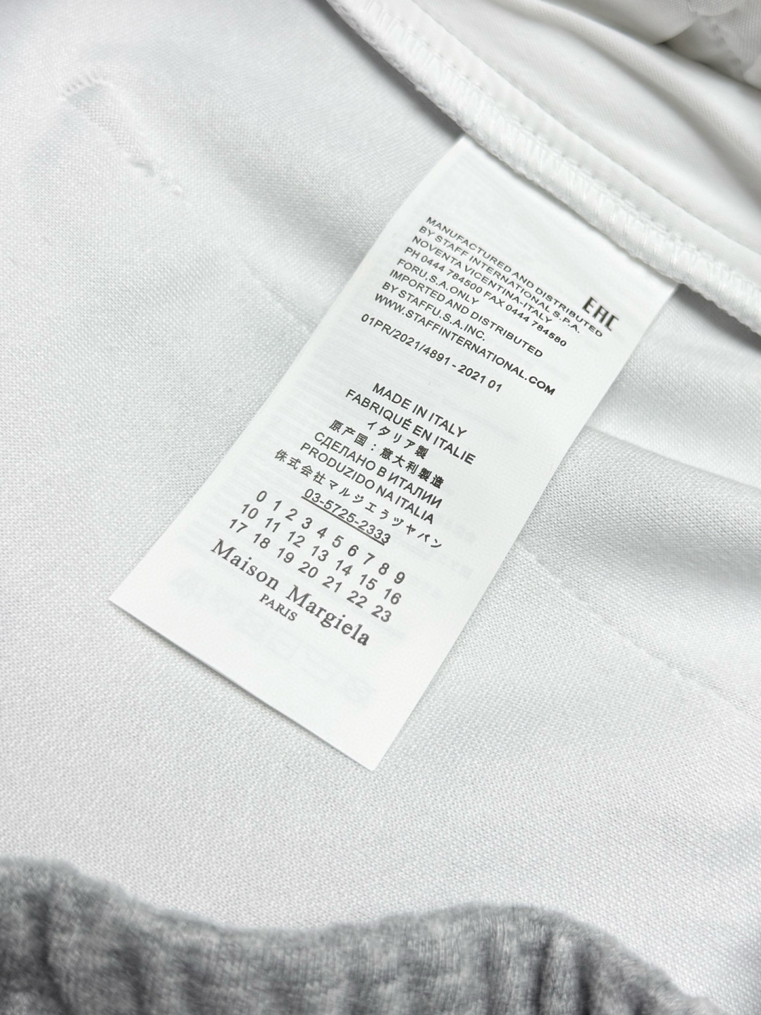 马吉拉🔥新款长裤，香港洋行渠道货，高级优质针织320克面料，细腻柔软程度非同一般。标识增添看点，处处彰显