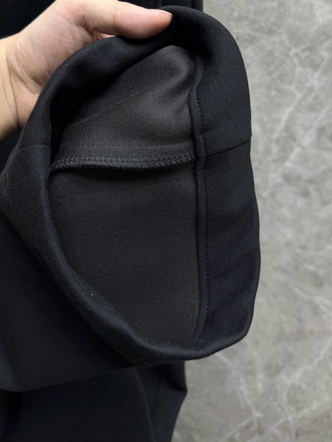 马吉拉🔥新款长裤，香港洋行渠道货，高级优质针织320克面料，细腻柔软程度非同一般。标识增添看点，处处彰显