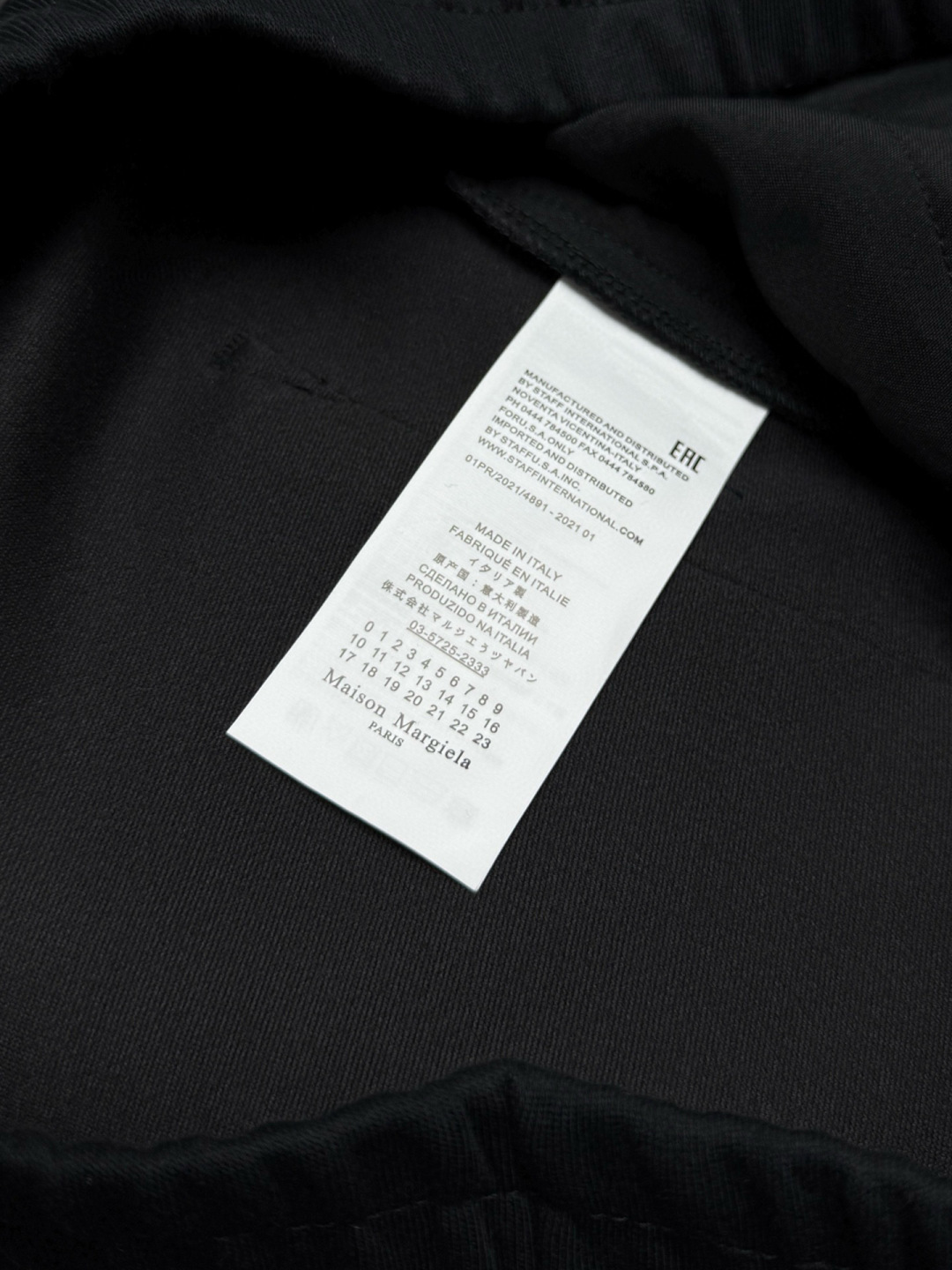 马吉拉🔥新款长裤，香港洋行渠道货，高级优质针织320克面料，细腻柔软程度非同一般。标识增添看点，处处彰显