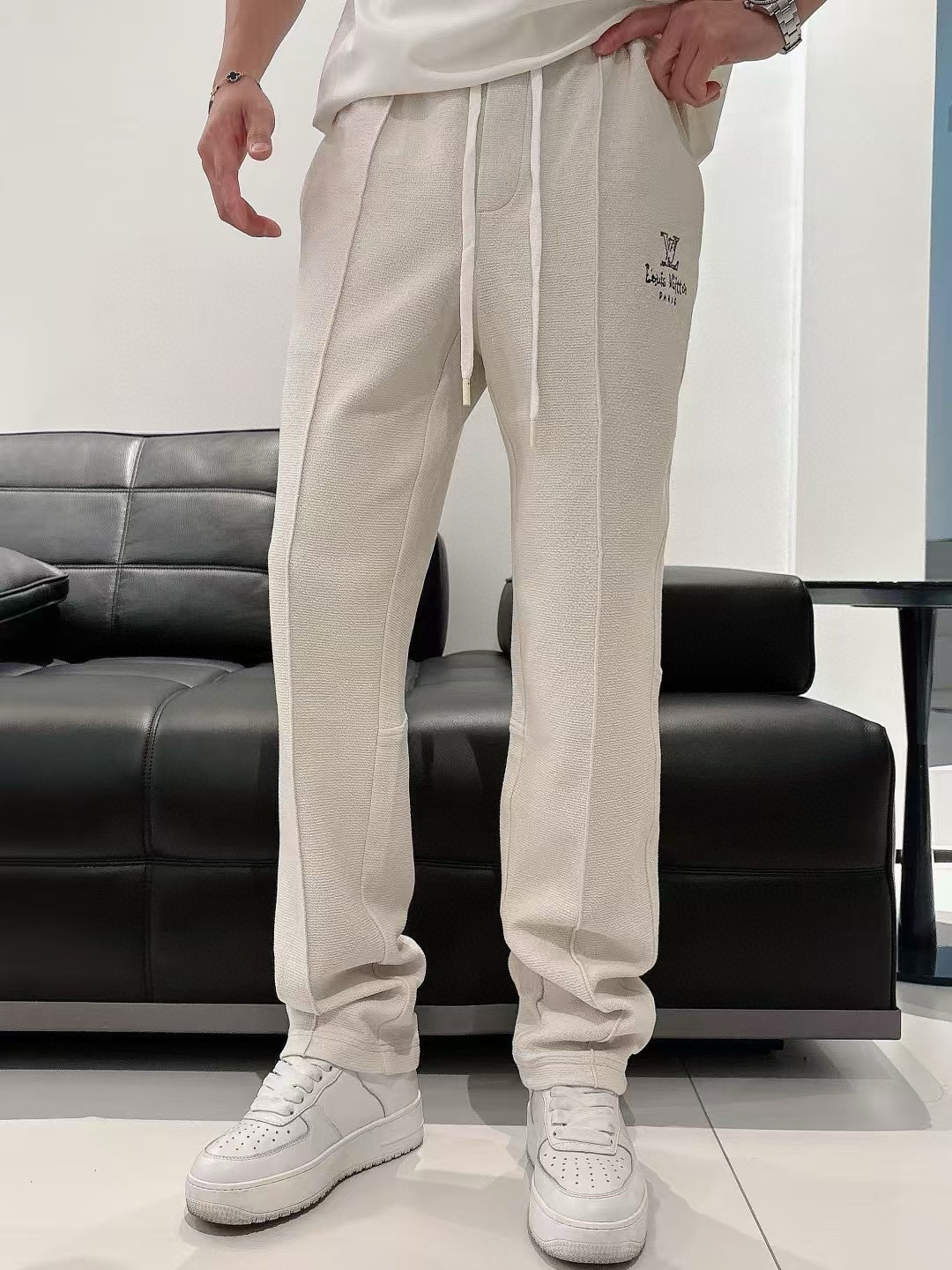 驴牌 2025早秋款休闲卫裤尺码：M-3XL版型：直筒裤型工艺：针织提花面料 重榜梯极双面 前幅工log