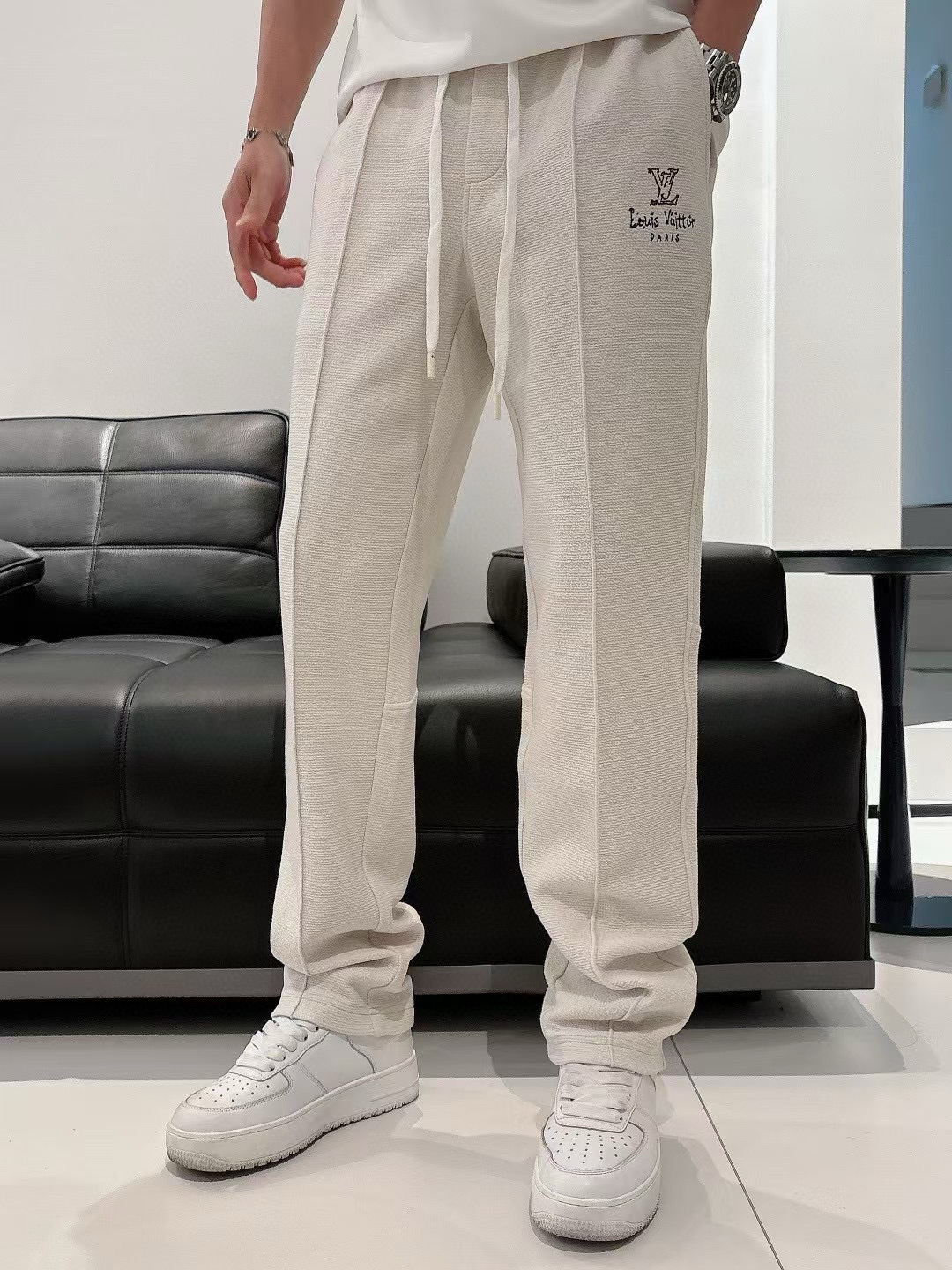 驴牌 2025早秋款休闲卫裤尺码：M-3XL版型：直筒裤型工艺：针织提花面料 重榜梯极双面 前幅工log