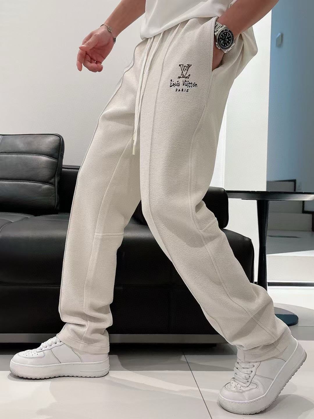 驴牌 2025早秋款休闲卫裤尺码：M-3XL版型：直筒裤型工艺：针织提花面料 重榜梯极双面 前幅工log