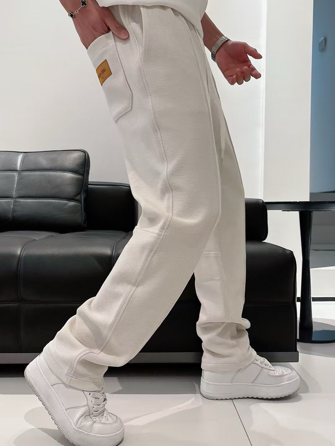 驴牌 2025早秋款休闲卫裤尺码：M-3XL版型：直筒裤型工艺：针织提花面料 重榜梯极双面 前幅工log