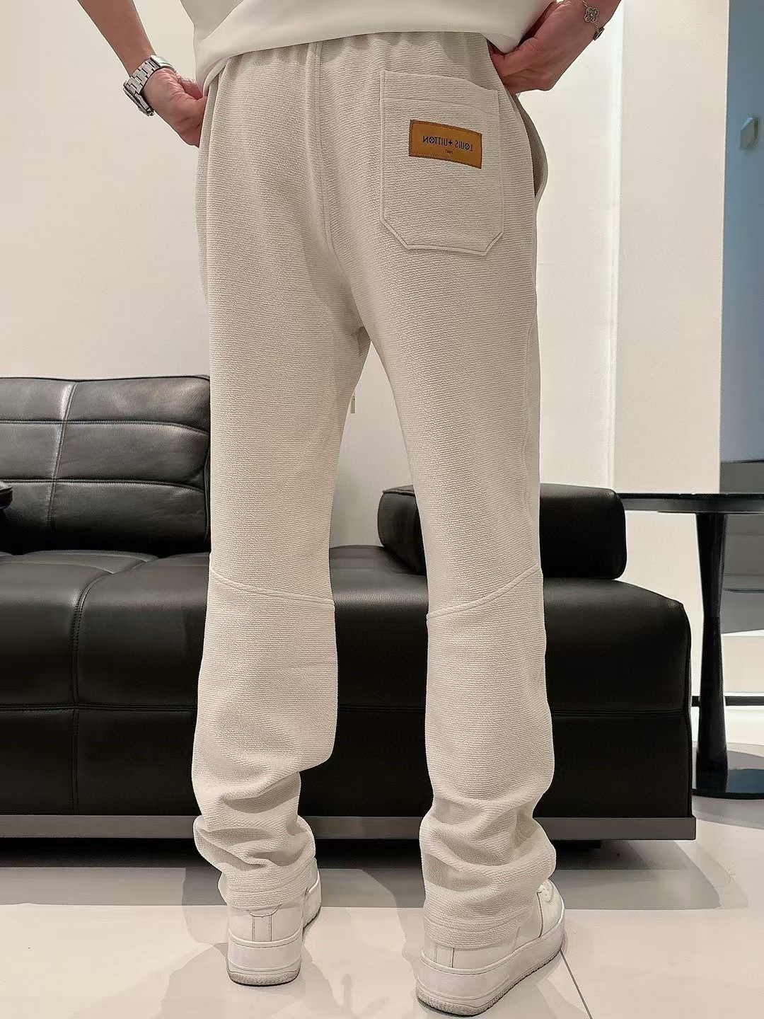 驴牌 2025早秋款休闲卫裤尺码：M-3XL版型：直筒裤型工艺：针织提花面料 重榜梯极双面 前幅工log