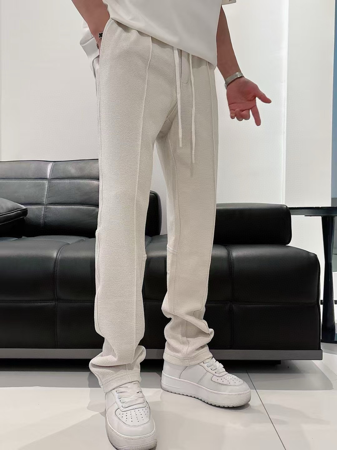 驴牌 2025早秋款休闲卫裤尺码：M-3XL版型：直筒裤型工艺：针织提花面料 重榜梯极双面 前幅工log