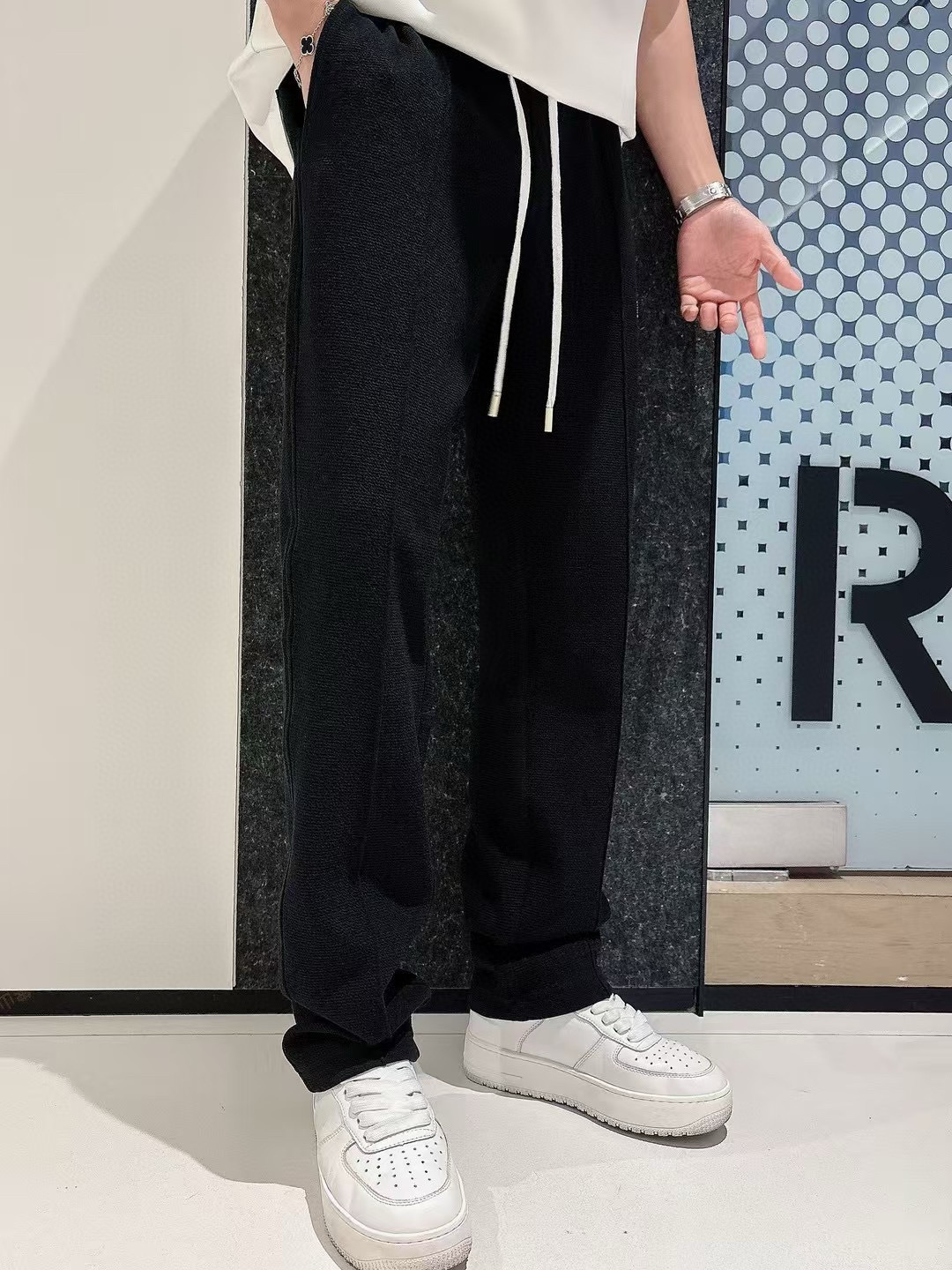 驴牌 2025早秋款休闲卫裤尺码：M-3XL版型：直筒裤型工艺：针织提花面料 重榜梯极双面 前幅工log