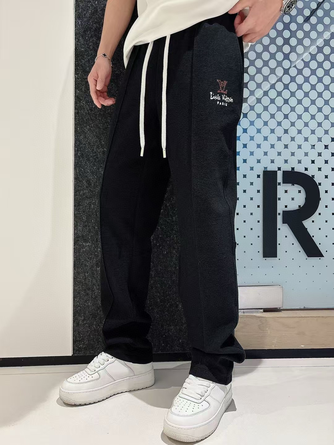 驴牌 2025早秋款休闲卫裤尺码：M-3XL版型：直筒裤型工艺：针织提花面料 重榜梯极双面 前幅工log