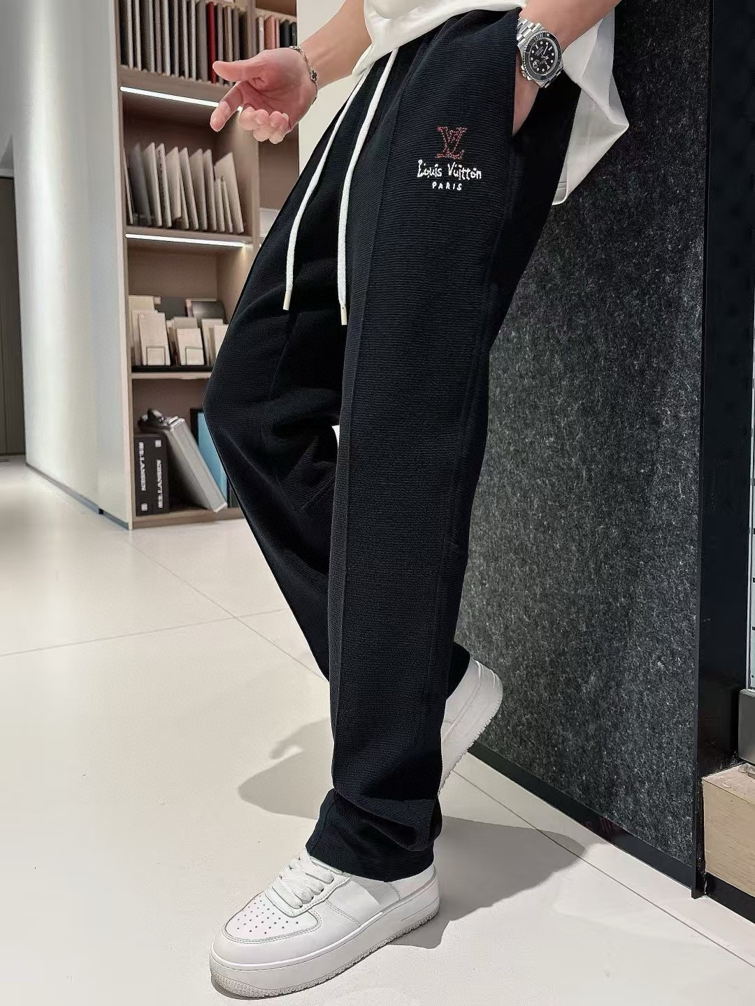 驴牌 2025早秋款休闲卫裤尺码：M-3XL版型：直筒裤型工艺：针织提花面料 重榜梯极双面 前幅工log