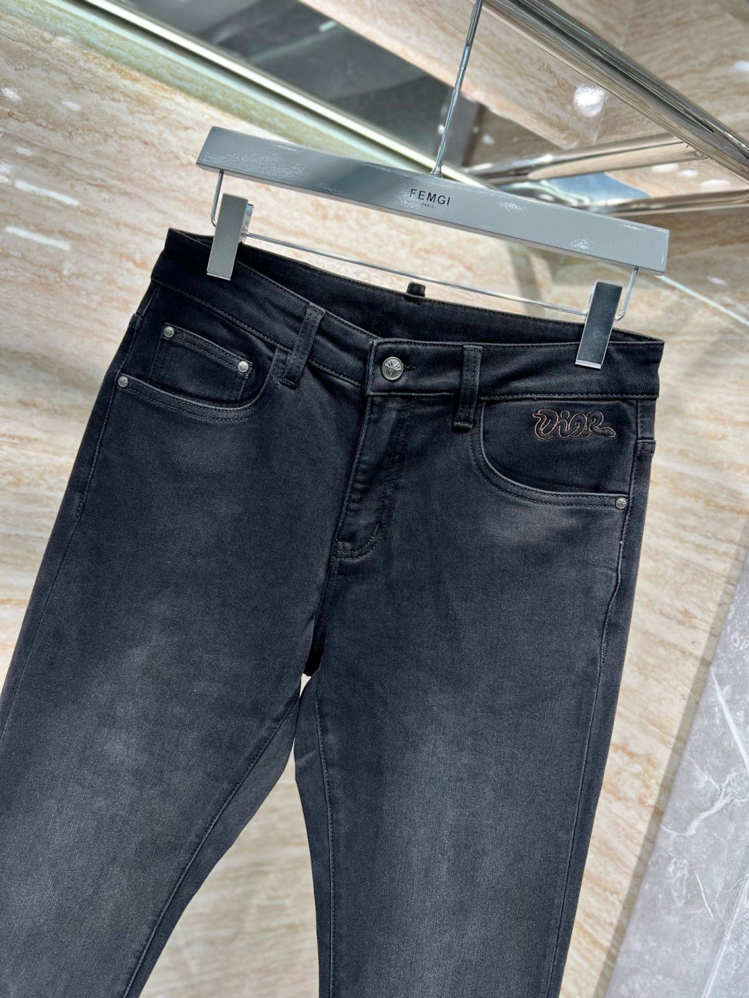 D家牛仔裤𝟐𝟎𝟐𝟓秋冬上新高订轻奢牛仔 现货供应 特殊成份莱赛尔面料 𝟏𝟓𝟖𝟐# 烟灰 码数: 𝟐𝟗-𝟑
