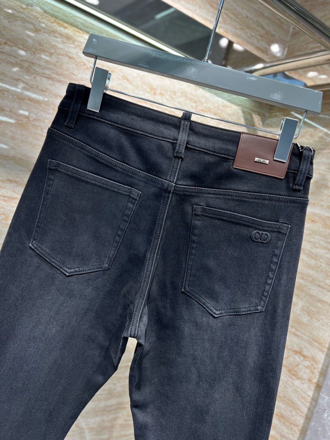 D家牛仔裤𝟐𝟎𝟐𝟓秋冬上新高订轻奢牛仔 现货供应 特殊成份莱赛尔面料 𝟏𝟓𝟖𝟐# 烟灰 码数: 𝟐𝟗-𝟑