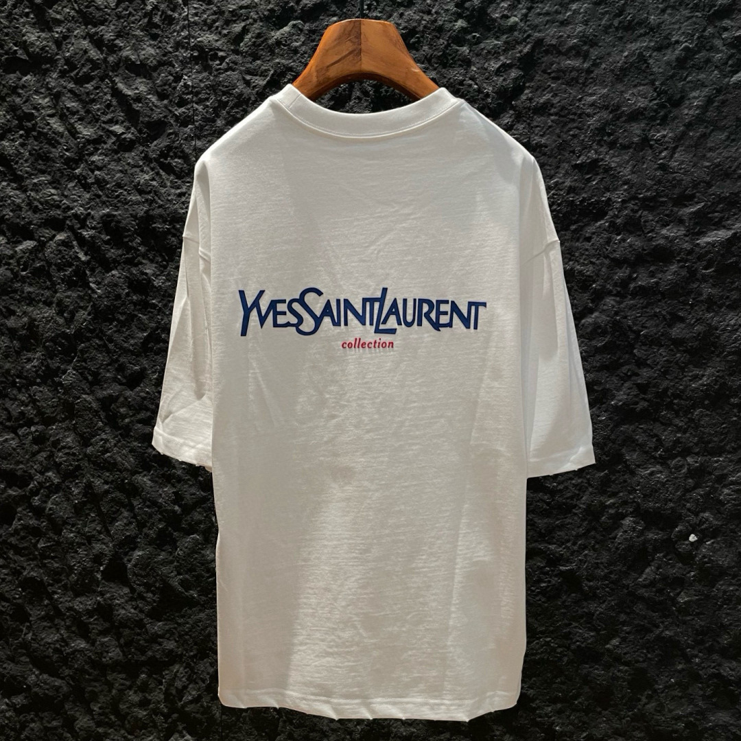 YSL🌟夏季短袖采用优质棉质面料，亲肤舒适！版型完美！百搭款！logo设计别具一格，上身效果潮流时尚活力