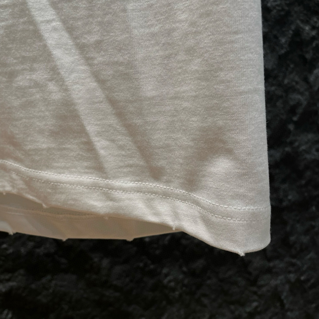 YSL🌟夏季短袖采用优质棉质面料，亲肤舒适！版型完美！百搭款！logo设计别具一格，上身效果潮流时尚活力