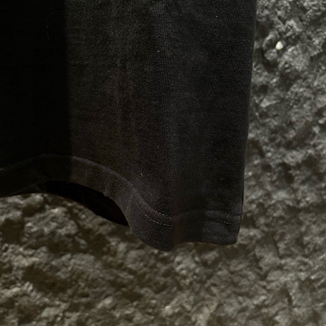 YSL🌟夏季短袖采用优质棉质面料，亲肤舒适！版型完美！百搭款！logo设计别具一格，上身效果潮流时尚活力