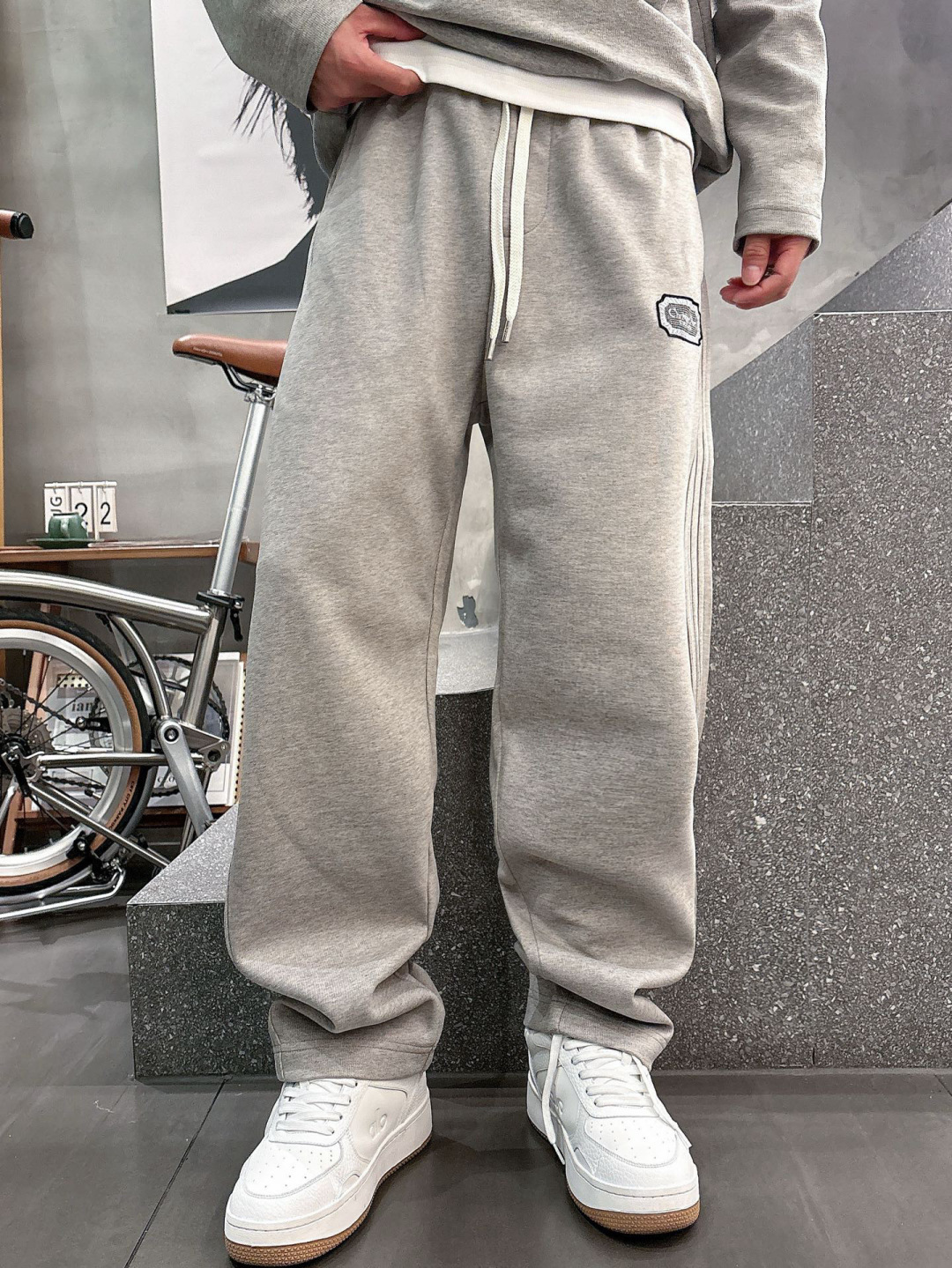 迪家🔥新款美式高级感直筒宽松阔腿直筒裤🔥侧边多道压线剪裁，加上特殊的面料，尽显品质感 高级感，超级舒适透